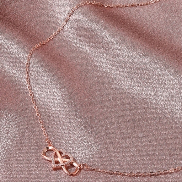 Rose Gold Rhinestone Heart Pendant Necklace - Picture 3 of 5